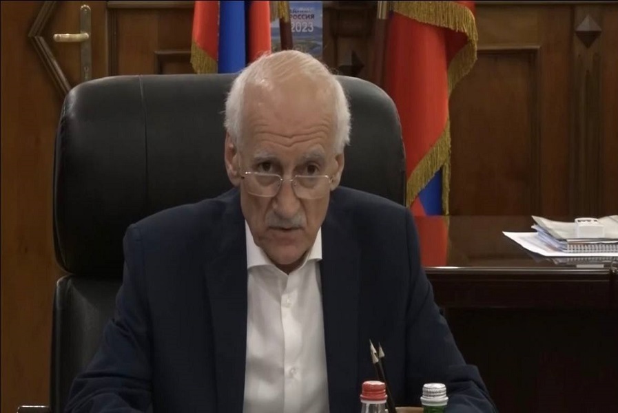 Рамазан Джафаров провел выездное совещание по вопросу ликвидации последствий ЧС в Буйнакске